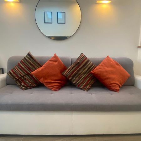 Lovely And Modern Studio Apartment. Борхамуд Екстериор снимка