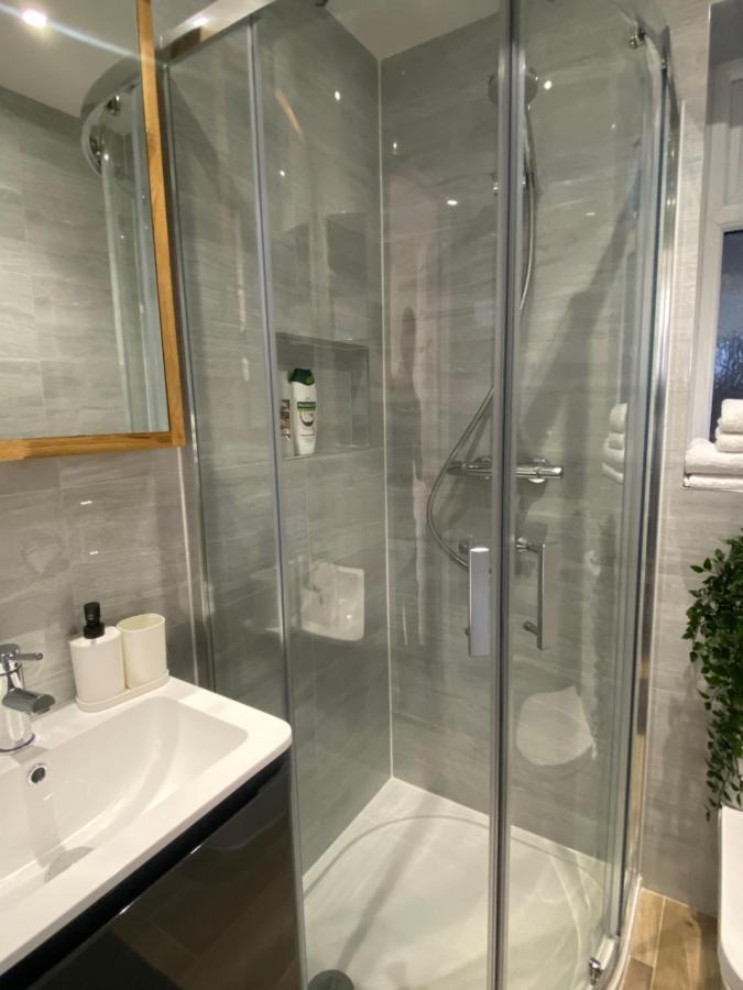 Lovely And Modern Studio Apartment. Борхамуд Екстериор снимка