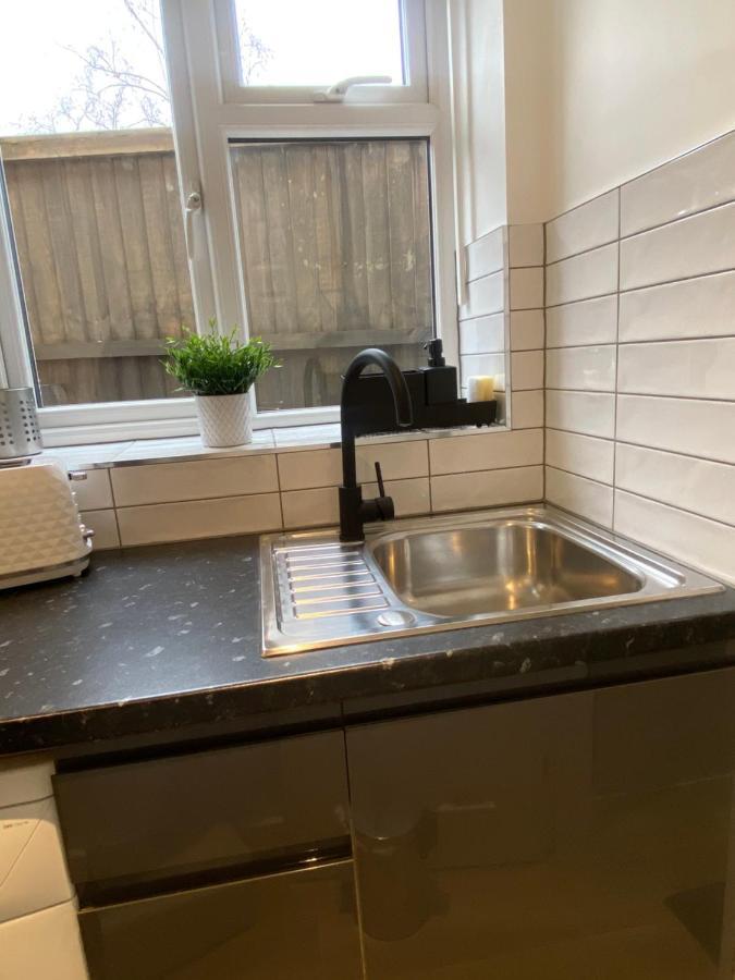 Lovely And Modern Studio Apartment. Борхамуд Екстериор снимка