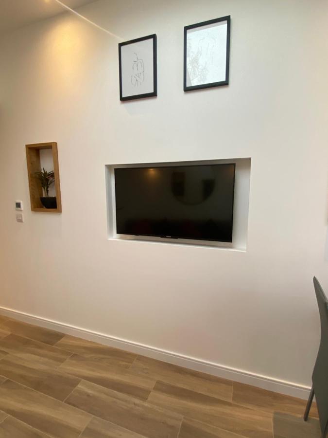 Lovely And Modern Studio Apartment. Борхамуд Екстериор снимка