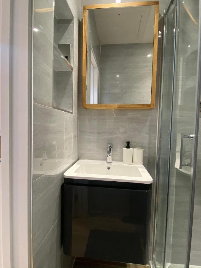 Lovely And Modern Studio Apartment. Борхамуд Екстериор снимка